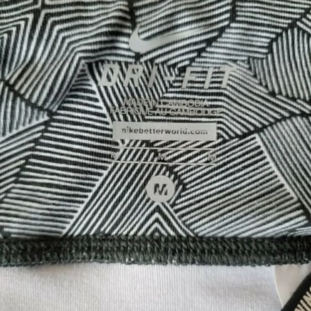 Nike Leggings Dri-Fit Capri Running Leggings Size Med Black and Gray Back Pocket